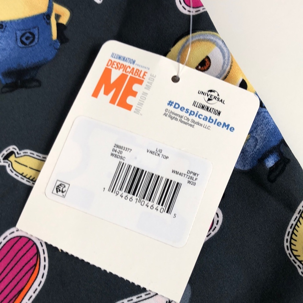 NEW Despicable ME Minion Scrub Top Hearts Banana’s New With Tags Size Large - Picture 7 of 14